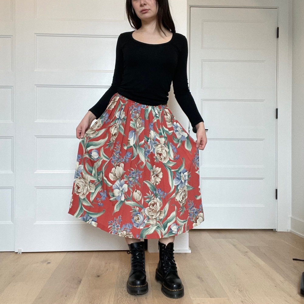 Alfred Dunner VINTAGE 90s Red Multi Floral Pleated Chiffon Mid Length Skirt